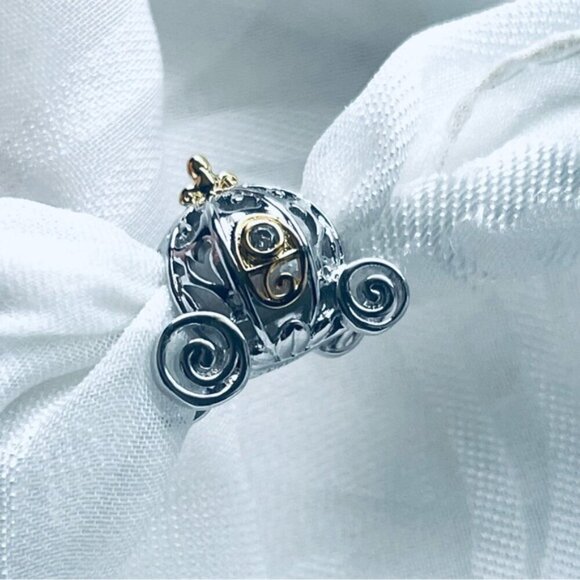 🏰 NWOT LOT Princess Cinderella  & her Enchanted Carriage Charms✨💙 - Picture 11 of 16